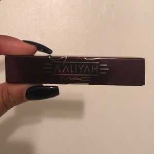 AaliyahxMac lipgloss